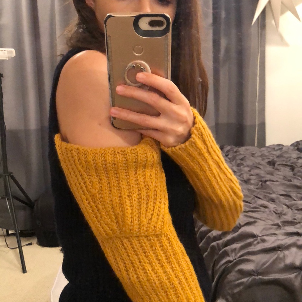 Custom made two tone sweater - Picture 5 of 6